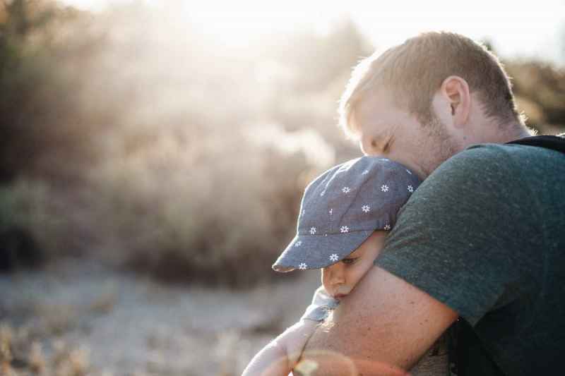 Come tenere vivo il ricordo di un papà al tuo matrimonio, idee e consigli per un omaggio elegante