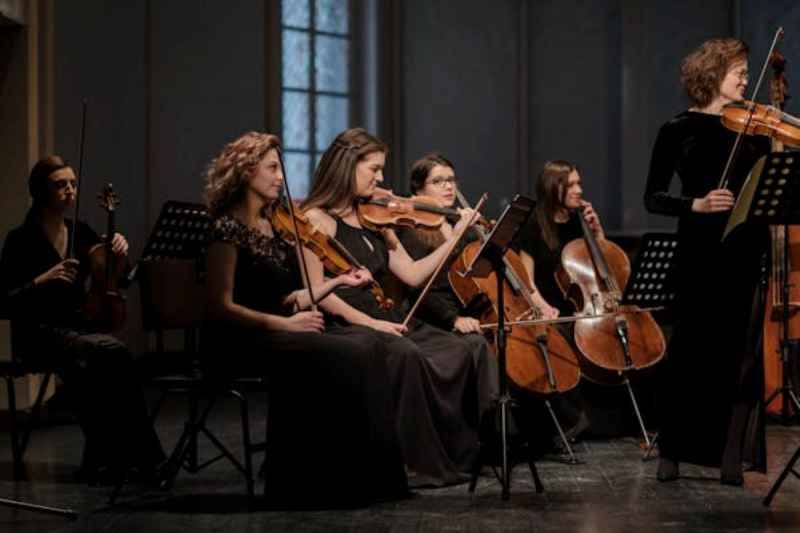 Musica in chiesa per il matrimonio: Violino e arpa o aggiungere anche una voce? Esempi e consigli