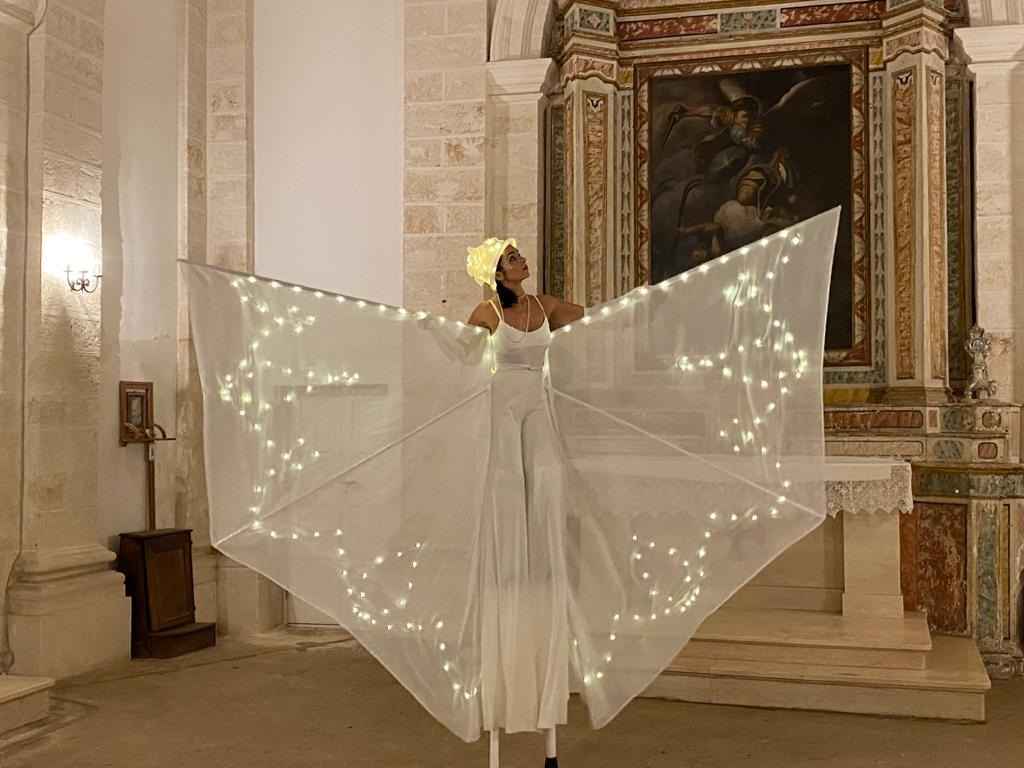 Un Cuore grande così di Lella Bretella & Papillon Le Burlon - Artisti di  Strada Matrimonio Puglia